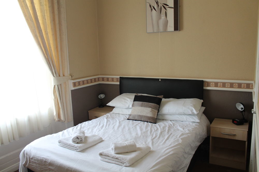 Heathcliff House B&B Exclusively For Adults Free Large Carpark Torquay Exterior photo
