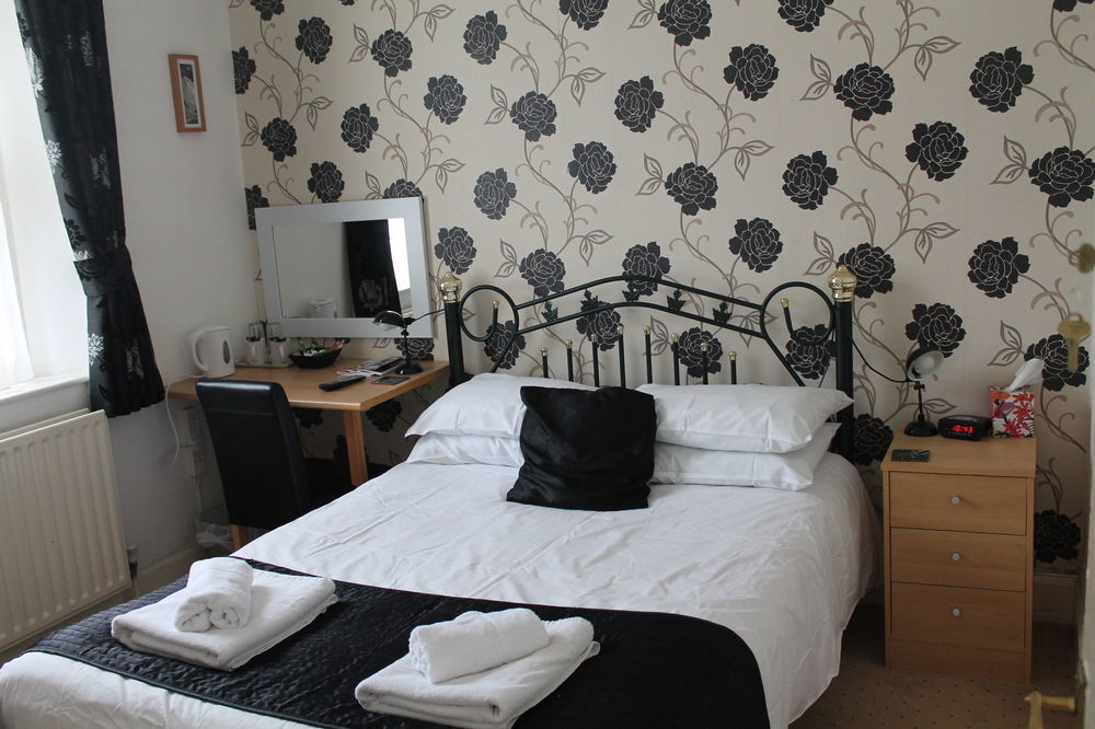 Heathcliff House B&B Exclusively For Adults Free Large Carpark Torquay Exterior photo